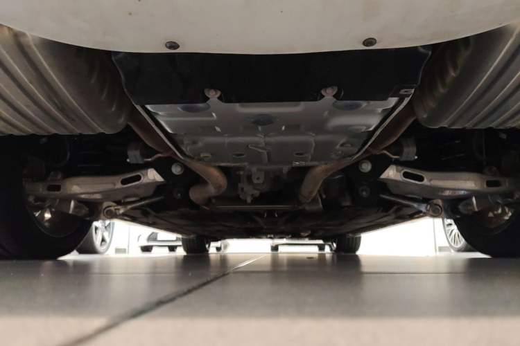 Used Jaguar XFL 2023 XFL 2.0T P250 Two-Wheel-Drive Elite Sport Edition Chassis Rear