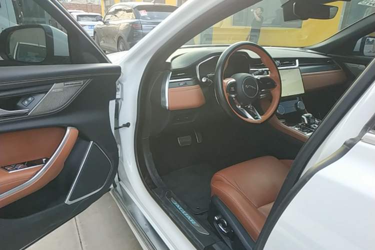 Used Jaguar XFL 2023 XFL 2.0T P300 Four-Wheel-Drive Flagship Sport Edition Driver Seat