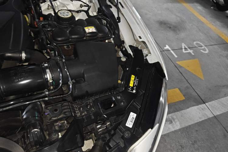 Used Jaguar XFL 2023 XFL 2.0T P250 Two-Wheel-Drive Luxury Deluxe Edition Engine Bay Left