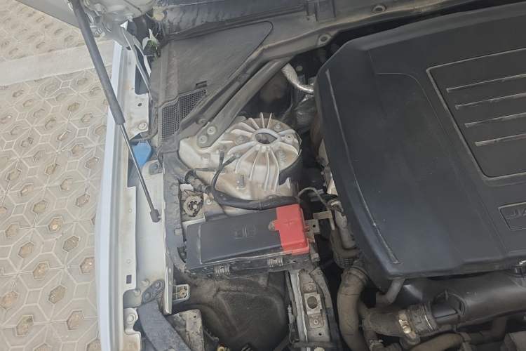 Used Jaguar XFL 2023 XFL 2.0T P250 Two-Wheel-Drive Elite Sport Edition Engine Bay Right