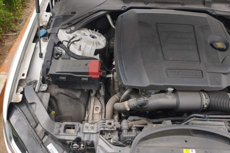 Used Jaguar XFL 2023 XFL 2.0T P250 Two-Wheel-Drive Elite Sport Edition Engine Bay Right