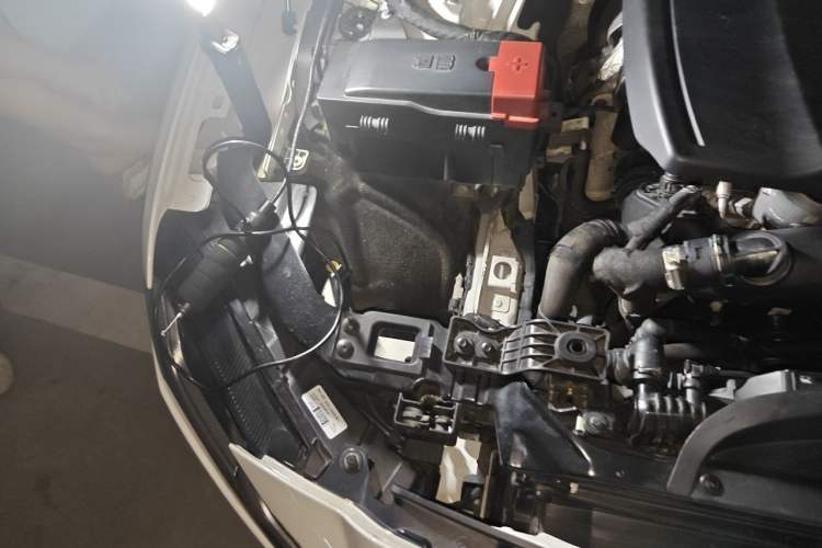 Used Jaguar XFL 2023 XFL 2.0T P250 Two-Wheel-Drive Luxury Deluxe Edition Engine Bay Right