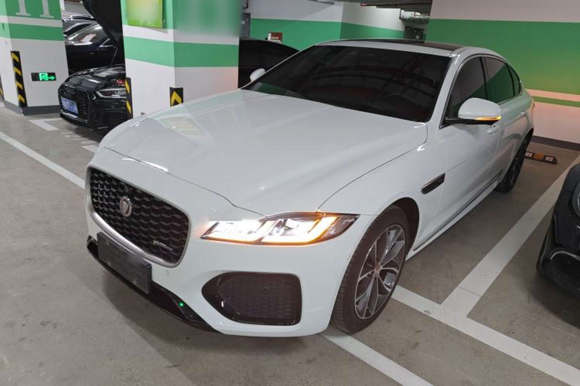 Used Jaguar XFL 2023 XFL 2.0T P250 Two-Wheel-Drive Elite Sport Edition Front Left 45 Deg