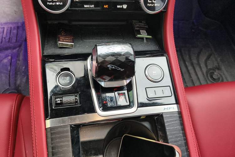 Used Jaguar XFL 2023 XFL 2.0T P250 Two-Wheel-Drive Elite Sport Edition Gear Lever