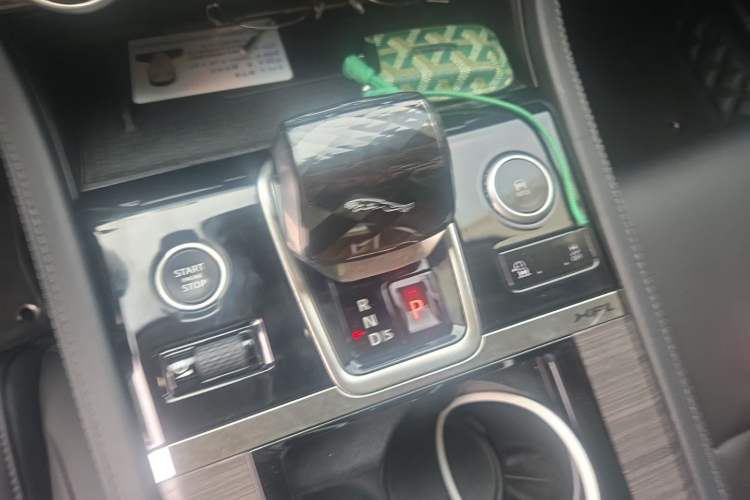 Used Jaguar XFL 2023 XFL 2.0T P250 Two-Wheel-Drive Elite Sport Edition Gear Lever