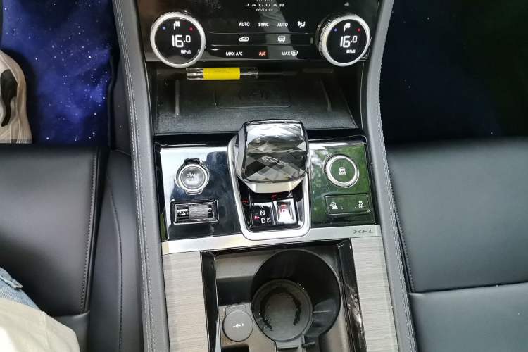 Used Jaguar XFL 2023 XFL 2.0T P200 Two-Wheel-Drive Elite Luxury Edition Gear Lever