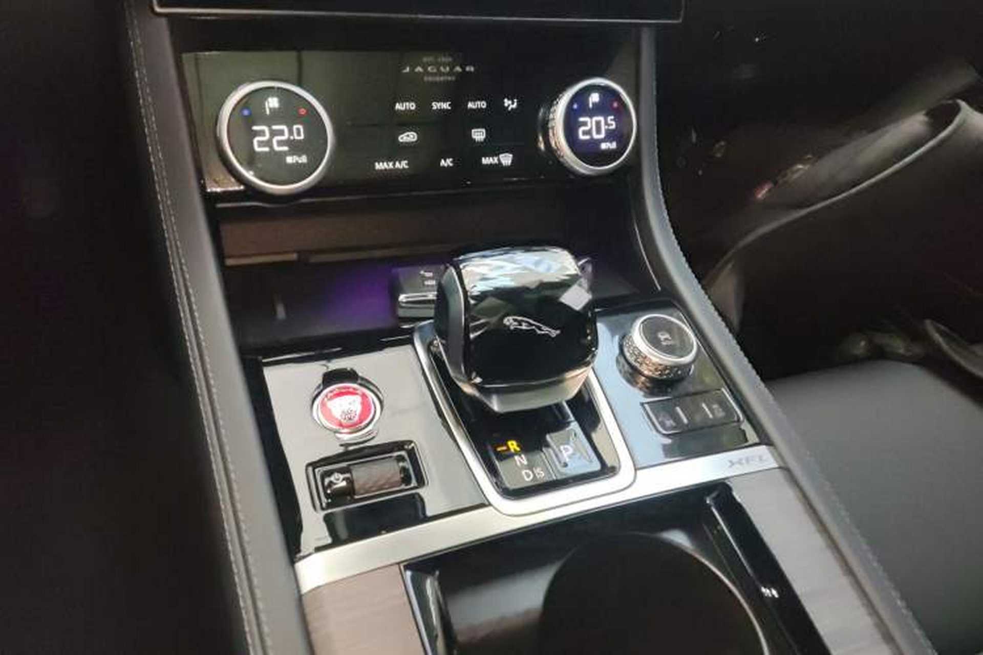 Used Jaguar XFL 2023 XFL 2.0T P200 Two-Wheel-Drive Elite Luxury Edition Gear Lever
