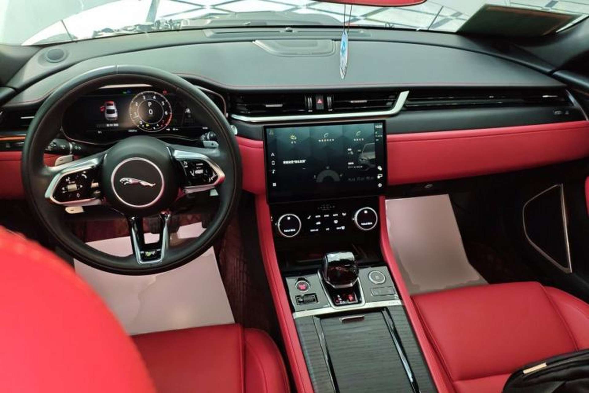 Used Jaguar XFL 2023 XFL 2.0T P250 Two-Wheel-Drive Elite Sport Gold Edition Interior 2