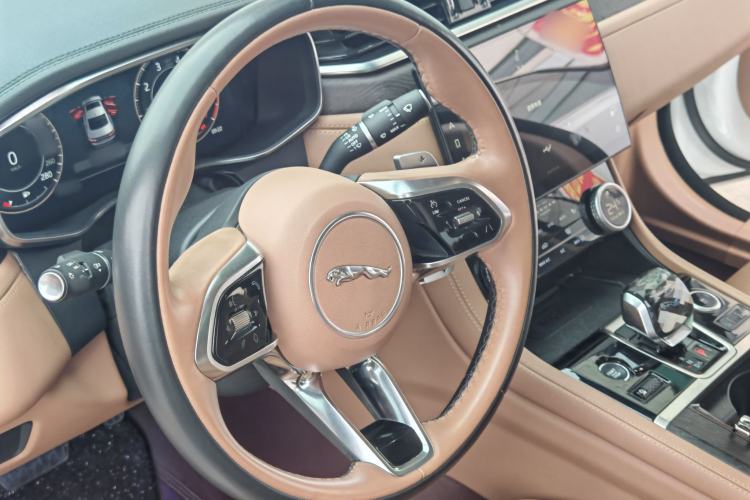 Used Jaguar XFL 2023 XFL 2.0T P250 Two-Wheel-Drive Luxury Deluxe Edition Interior 2
