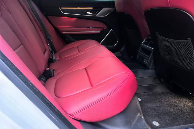 Used Jaguar XFL 2023 XFL 2.0T P250 Two-Wheel-Drive Elite Sport Edition Interior 3