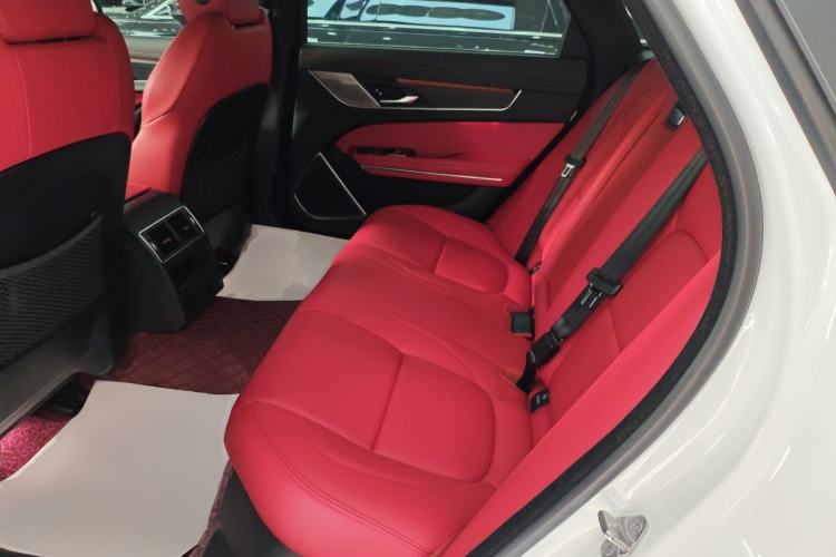Used Jaguar XFL 2023 XFL 2.0T P250 Two-Wheel-Drive Elite Sport Gold Edition Interior 4