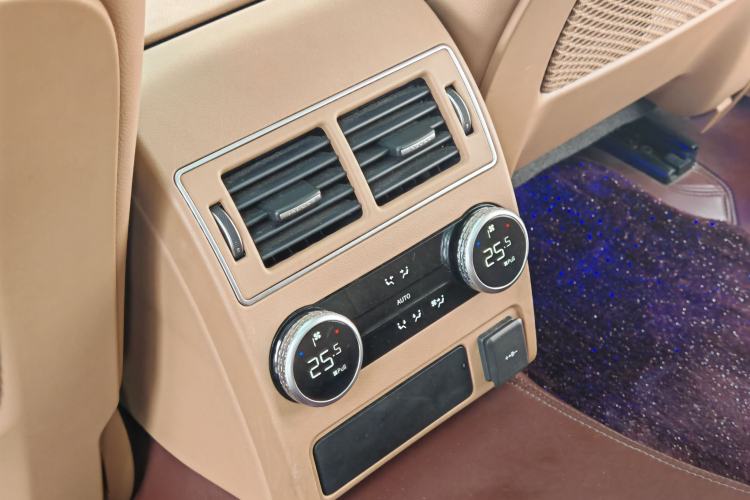 Used Jaguar XFL 2023 XFL 2.0T P250 Two-Wheel-Drive Luxury Deluxe Edition Interior 6
