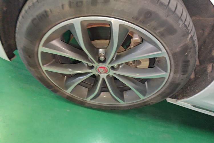 Used Jaguar XFL 2023 XFL 2.0T P250 Two-Wheel-Drive Elite Sport Edition Left Front Wheel Hub
