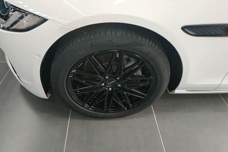 Used Jaguar XFL 2023 XFL 2.0T P200 Two-Wheel-Drive Elite Luxury Edition Left Front Wheel Hub