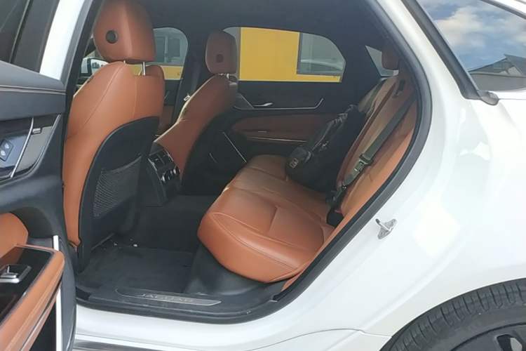 Used Jaguar XFL 2023 XFL 2.0T P300 Four-Wheel-Drive Flagship Sport Edition Left Rear Seat