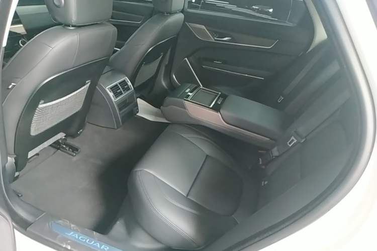 Used Jaguar XFL 2023 XFL 2.0T P200 Two-Wheel-Drive Elite Luxury Edition Left Rear Seat
