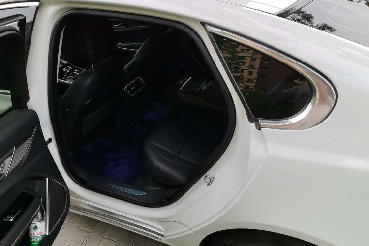 Used Jaguar XFL 2023 XFL 2.0T P200 Two-Wheel-Drive Elite Luxury Edition Left Rear Seat