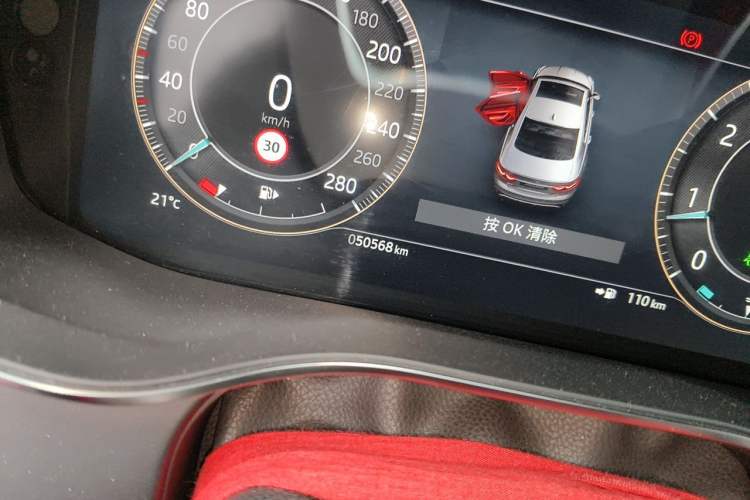 Used Jaguar XFL 2023 XFL 2.0T P250 Two-Wheel-Drive Elite Sport Edition Odometer Close Up
