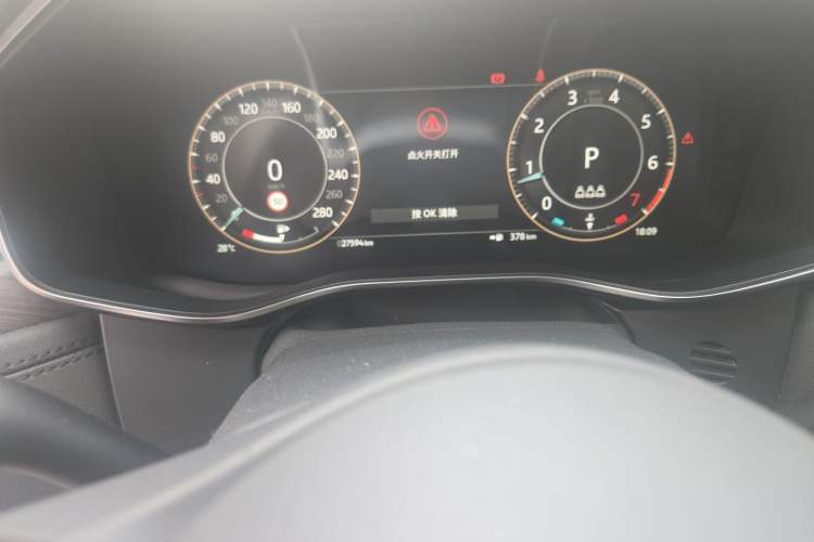Used Jaguar XFL 2023 XFL 2.0T P250 Two-Wheel-Drive Elite Sport Edition Odometer Close Up