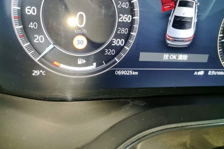 Used Jaguar XFL 2023 XFL 2.0T P200 Two-Wheel-Drive Elite Luxury Edition Odometer Close Up