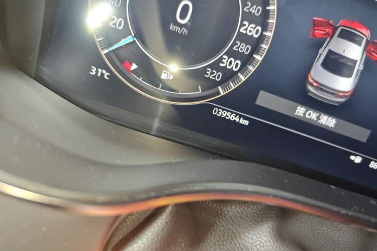 Used Jaguar XFL 2023 XFL 2.0T P250 Two-Wheel-Drive Luxury Deluxe Edition Odometer Close Up