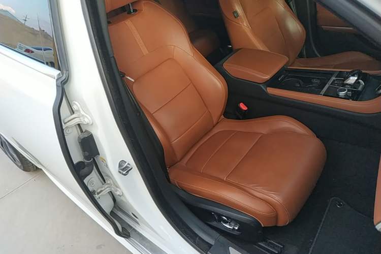 Used Jaguar XFL 2023 XFL 2.0T P300 Four-Wheel-Drive Flagship Sport Edition Right Front Seat