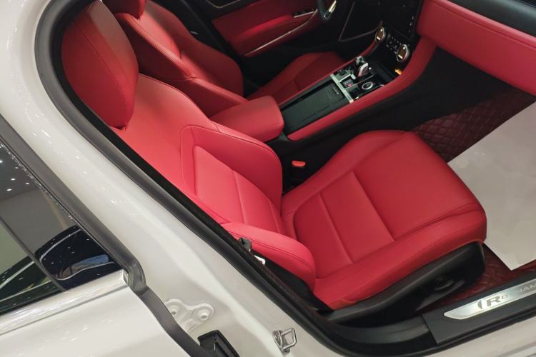 Used Jaguar XFL 2023 XFL 2.0T P250 Two-Wheel-Drive Elite Sport Gold Edition Right Front Seat
