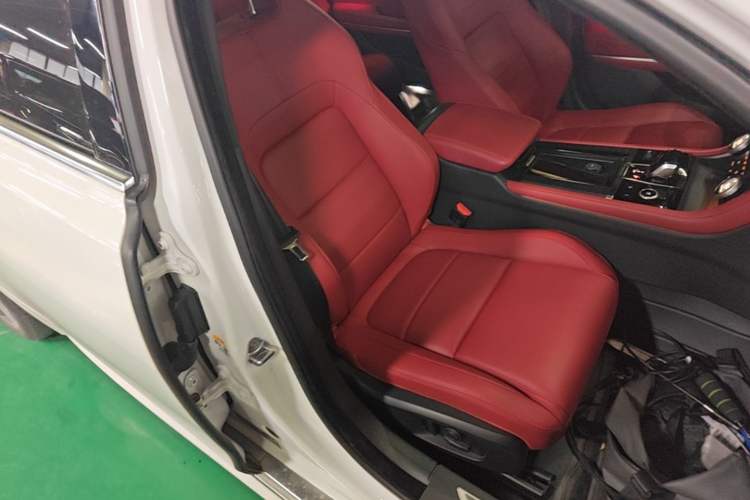 Used Jaguar XFL 2023 XFL 2.0T P250 Two-Wheel-Drive Elite Sport Edition Right Front Seat