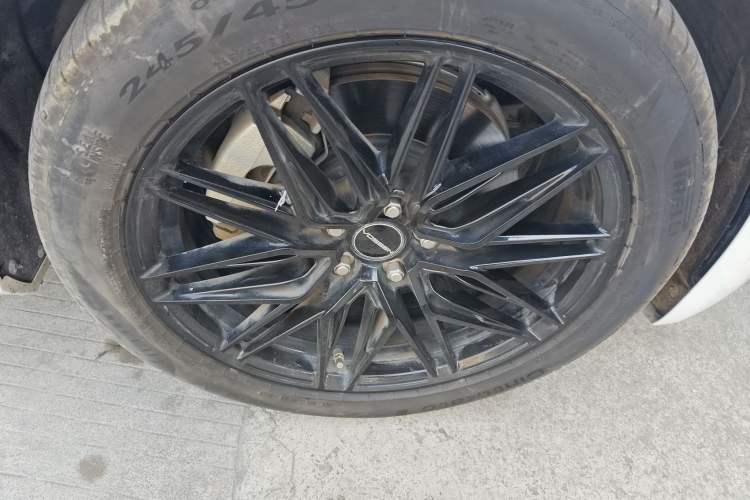 Used Jaguar XFL 2023 XFL 2.0T P200 Two-Wheel-Drive Elite Luxury Edition Right Front Wheel Hub