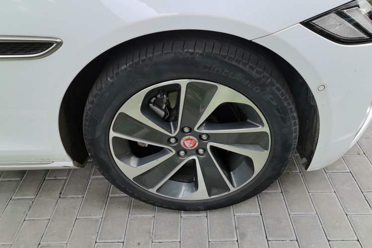 Used Jaguar XFL 2023 XFL 2.0T P200 Two-Wheel-Drive Elite Luxury Edition Right Front Wheel Hub