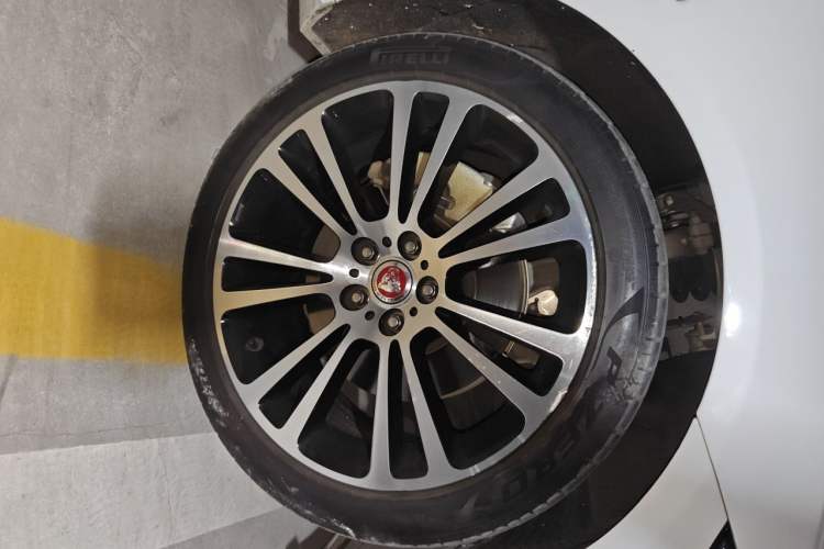 Used Jaguar XFL 2023 XFL 2.0T P250 Two-Wheel-Drive Luxury Deluxe Edition Right Front Wheel Hub