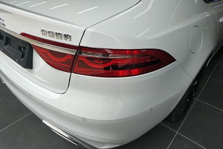 Used Jaguar XFL 2023 XFL 2.0T P200 Two-Wheel-Drive Elite Luxury Edition Right Rear Taillight
