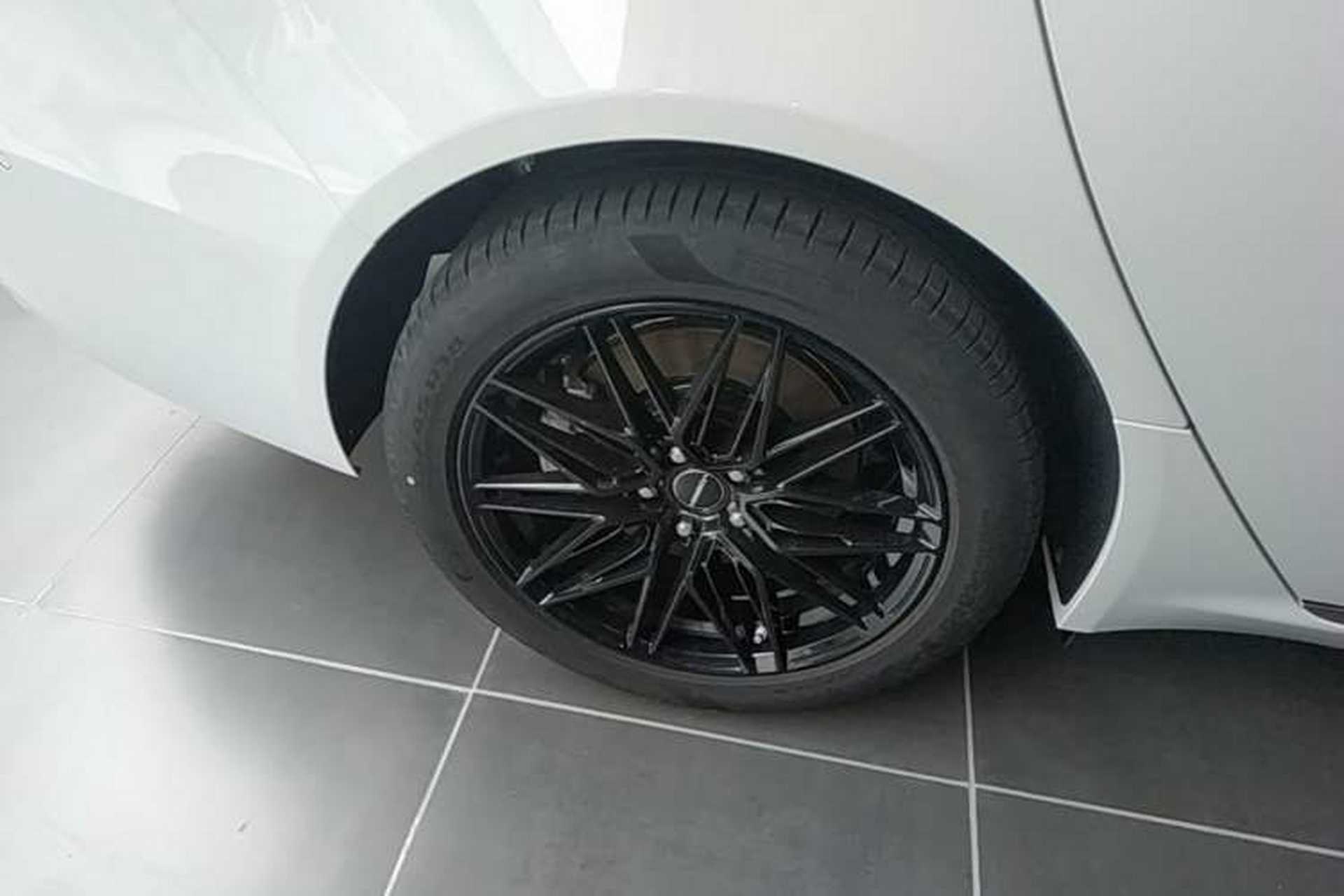 Used Jaguar XFL 2023 XFL 2.0T P200 Two-Wheel-Drive Elite Luxury Edition Right Rear Wheel Hub