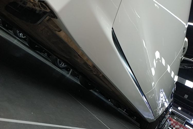 Used Jaguar XFL 2023 XFL 2.0T P200 Two-Wheel-Drive Elite Luxury Edition Right Side Sill