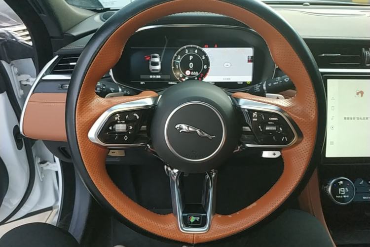 Used Jaguar XFL 2023 XFL 2.0T P300 Four-Wheel-Drive Flagship Sport Edition Steering Wheel