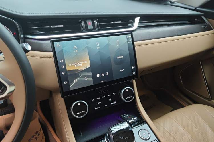 Used Jaguar XFL 2024 2.0T P250 Two-Wheel Drive Prestige Luxury Edition Audio And AC Panel