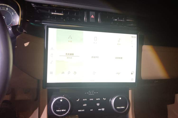 Used Jaguar XFL 2024 2.0T P250 Two-Wheel Drive Prestige Luxury Edition Audio And AC Panel