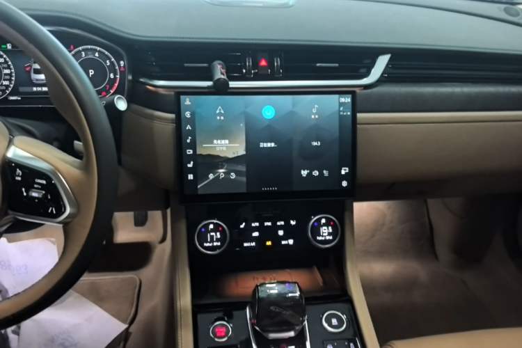 Used Jaguar XFL 2024 2.0T P250 Two-Wheel Drive Prestige Luxury Edition Audio And AC Panel