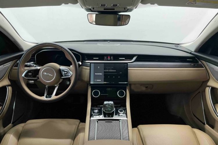 Used Jaguar XFL 2024 2.0T P250 Two-Wheel Drive Prestige Luxury Edition Audio And AC Panel