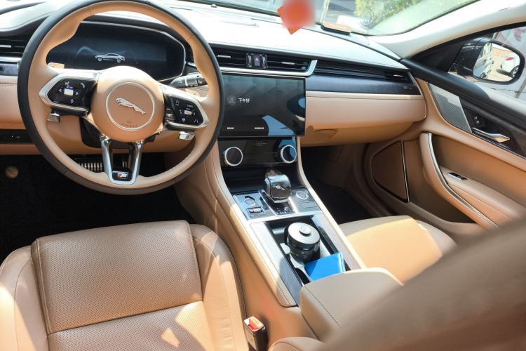Used Jaguar XFL 2024 2.0T P250 Two-Wheel Drive Prestige Luxury Edition Center Console