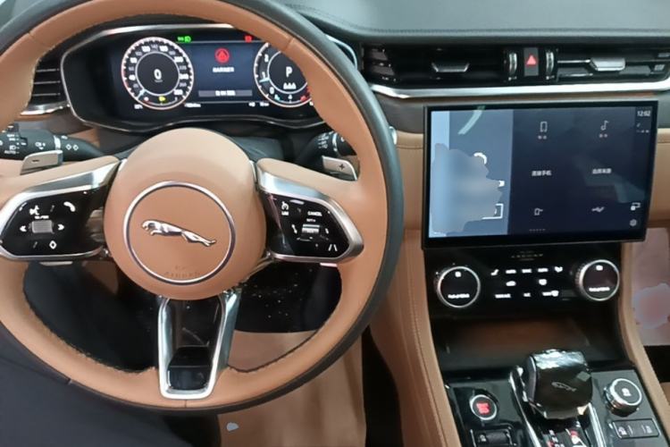 Used Jaguar XFL 2024 2.0T P250 Two-Wheel Drive Prestige Luxury Edition Center Console