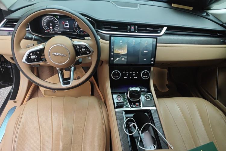 Used Jaguar XFL 2024 2.0T P250 Two-Wheel Drive Prestige Luxury Edition Center Console