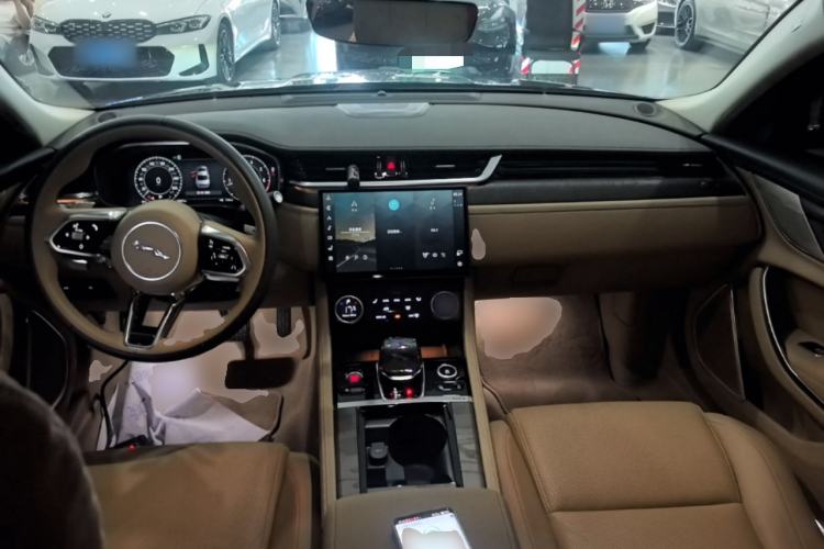 Used Jaguar XFL 2024 2.0T P250 Two-Wheel Drive Prestige Luxury Edition Center Console
