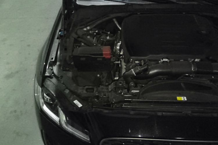 Used Jaguar XFL 2024 2.0T P250 Two-Wheel Drive Prestige Luxury Edition Engine Bay Right
