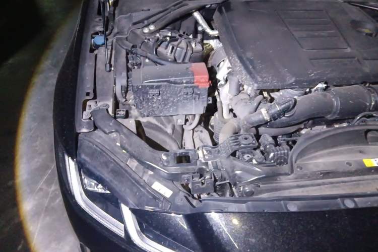 Used Jaguar XFL 2024 2.0T P250 Two-Wheel Drive Prestige Luxury Edition Engine Bay Right