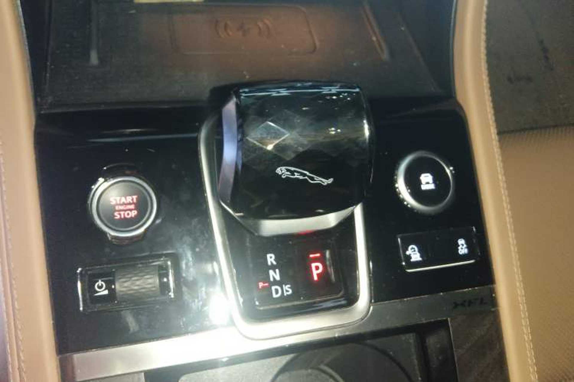 Used Jaguar XFL 2024 2.0T P250 Two-Wheel Drive Prestige Luxury Edition Gear Lever