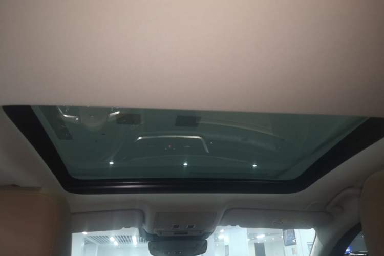 Used Jaguar XFL 2024 2.0T P250 Two-Wheel Drive Prestige Luxury Edition Headliner