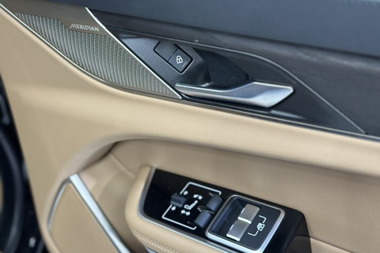 Used Jaguar XFL 2024 2.0T P250 Two-Wheel Drive Prestige Luxury Edition Interior 10