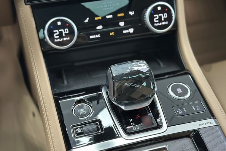 Used Jaguar XFL 2024 2.0T P250 Two-Wheel Drive Prestige Luxury Edition Interior 11