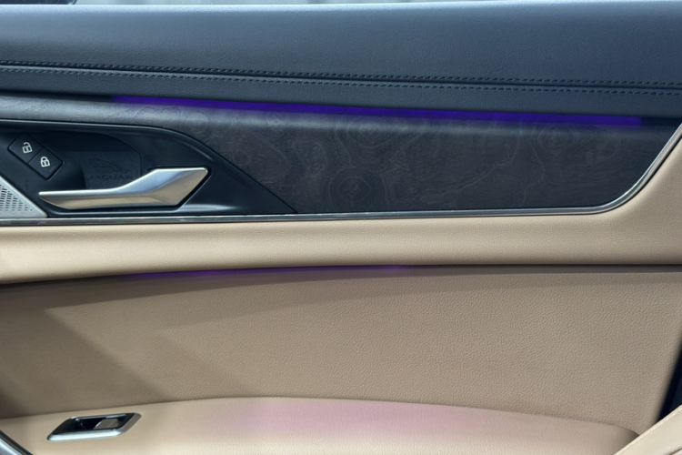 Used Jaguar XFL 2024 2.0T P250 Two-Wheel Drive Prestige Luxury Edition Interior 12